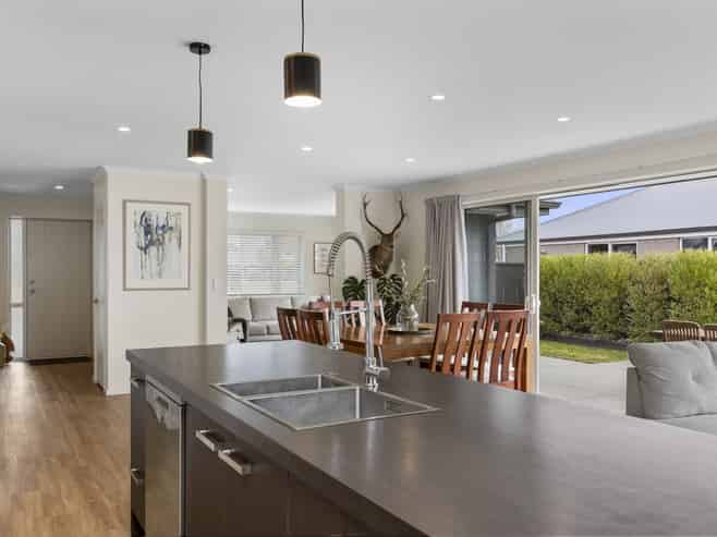 8 Huka Heights Drive, Rangatira Park
