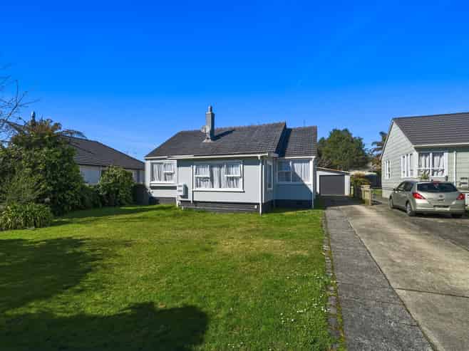 18 Clinkard Avenue, Glenholme