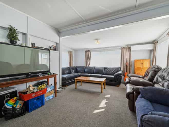 18 Clinkard Avenue, Glenholme