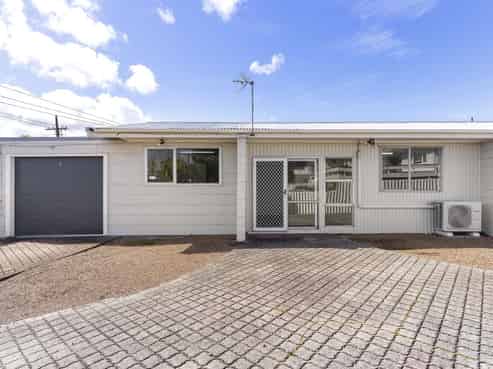 1 and 2/49 Orams Road, Manukau, Hill Park