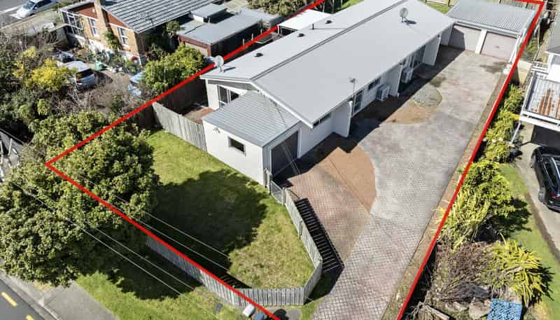 1 and 2/49 Orams Road, Manukau, Hill Park