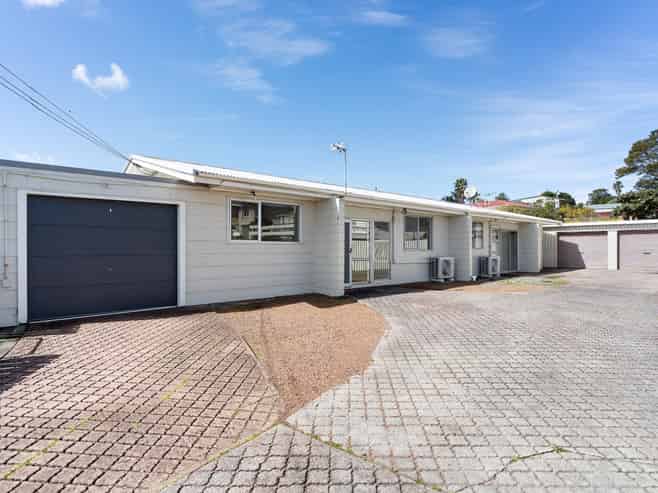 1 and 2/49 Orams Road, Manukau, Hill Park