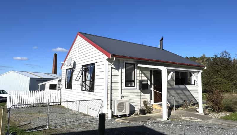 12 Loop Road, BALCLUTHA