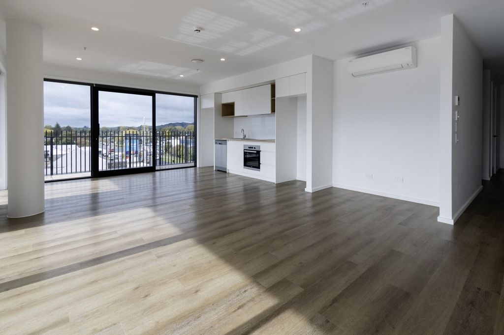 LOCK AND LEAVE APARTMENT 5