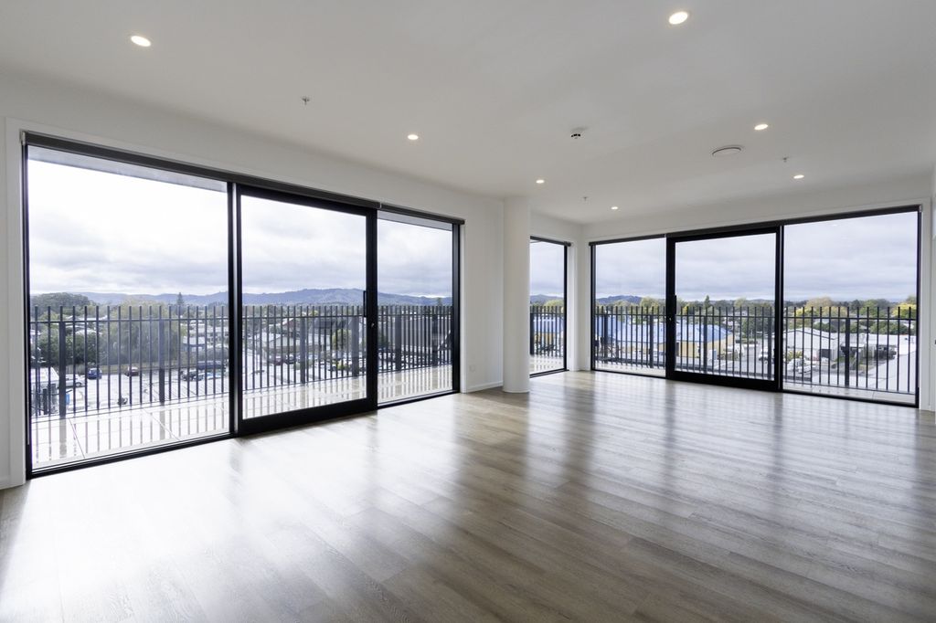 LOCK AND LEAVE APARTMENT 4