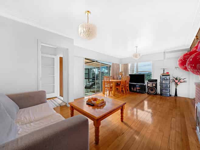 6 Glenmore Road, Sunnyhills