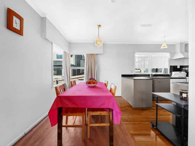 6 Glenmore Road, Sunnyhills