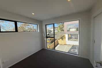 27 Meadowood Drive, Unsworth Heights