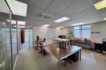 FUNCTIONAL GROUND FLOOR OFFICE
