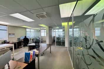 FUNCTIONAL GROUND FLOOR OFFICE
