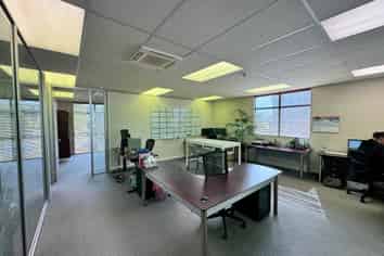FUNCTIONAL GROUND FLOOR OFFICE
