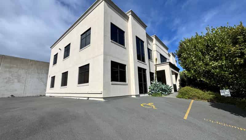1 Airborne Road, Rosedale