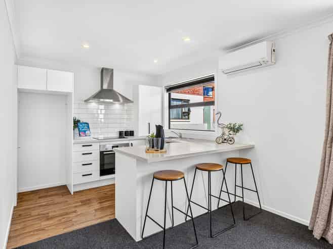 2/2 Summit Terrace, Dinsdale