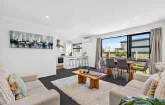 2/2 Summit Terrace, Dinsdale