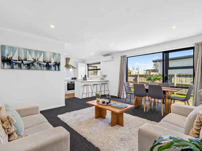 2/2 Summit Terrace, Dinsdale
