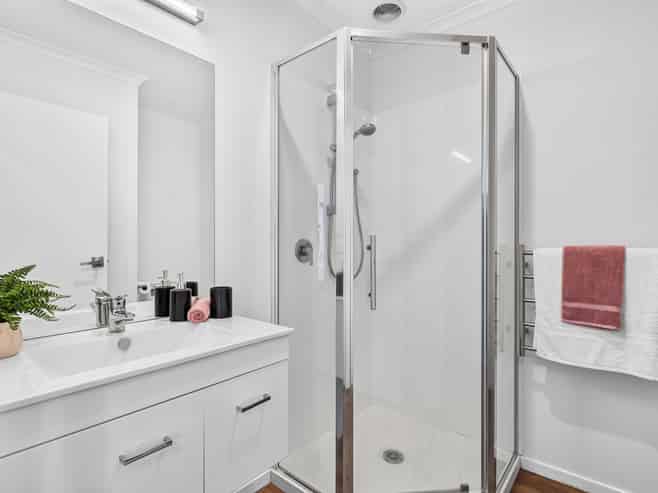 2/2 Summit Terrace, Dinsdale