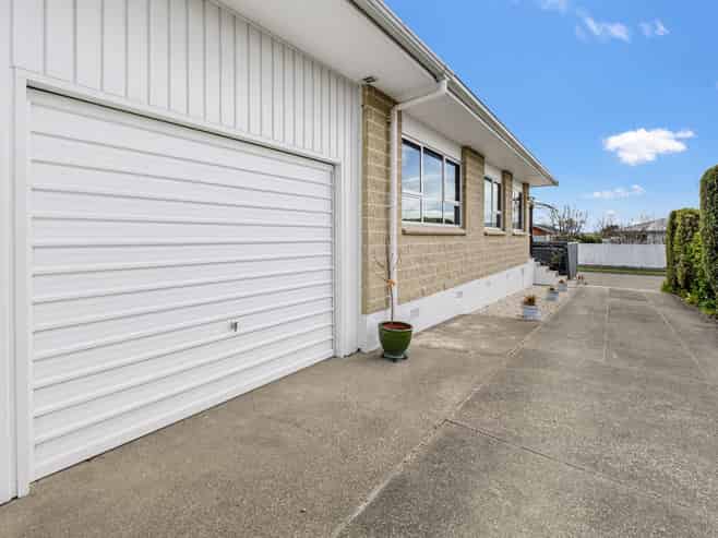 24a Cobham Crescent, Stoke