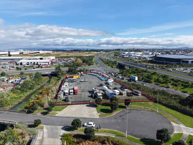 4,000sqm yard with profile and motorway ease