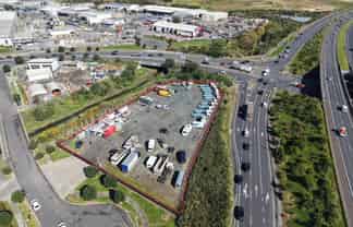 4,000sqm yard with profile and motorway ease