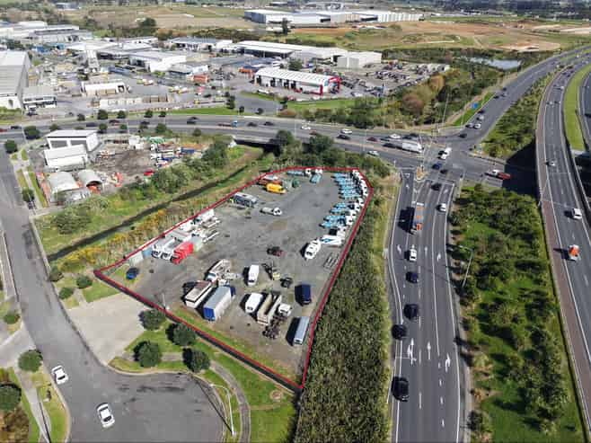 4,000sqm yard with profile and motorway ease