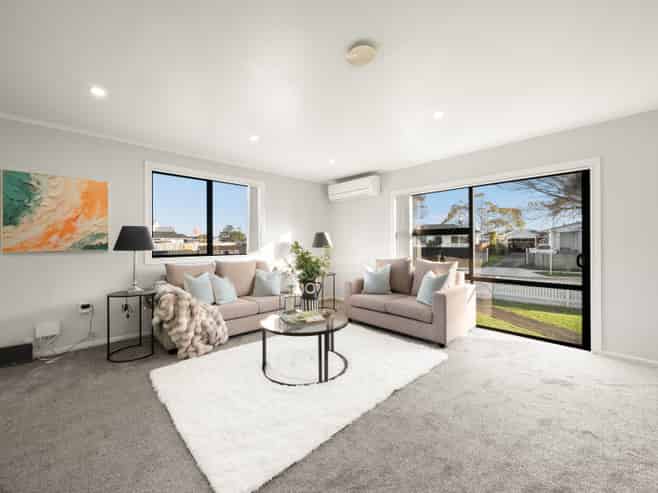 27 Lavinia Crescent, Mangere East