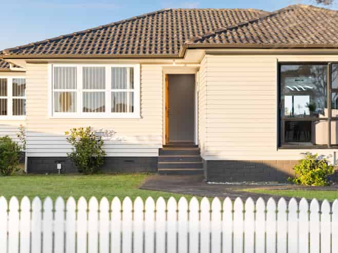 27 Lavinia Crescent, Mangere East