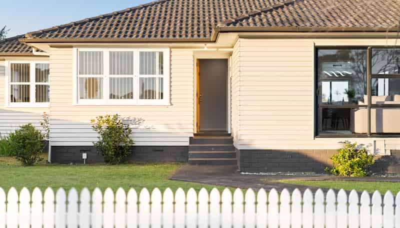 27 Lavinia Crescent, Mangere East