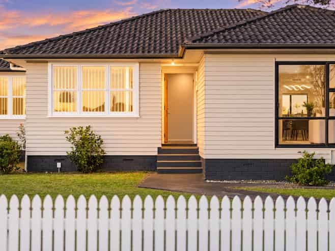 27 Lavinia Crescent, Mangere East