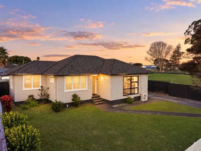 27 Lavinia Crescent, Mangere East