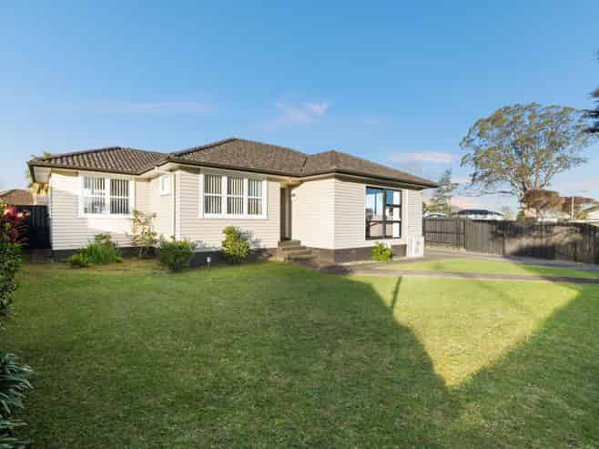 27 Lavinia Crescent, Mangere East