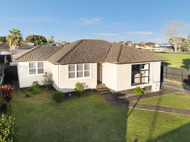 27 Lavinia Crescent, Mangere East