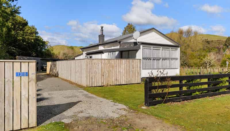 1318 Motu Road, Motu