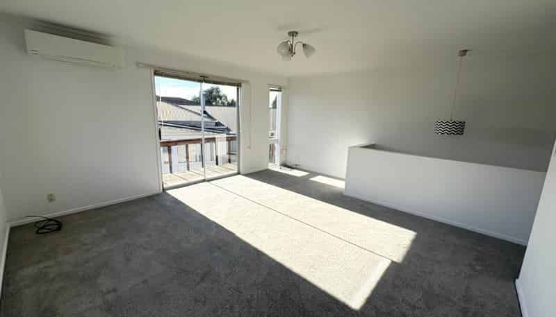 2/58 Clonbern Road, Remuera