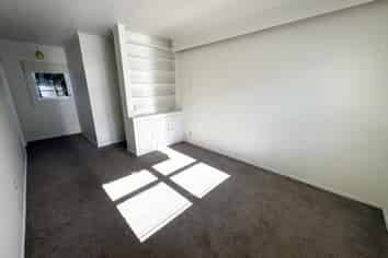 2/58 Clonbern Road, Remuera