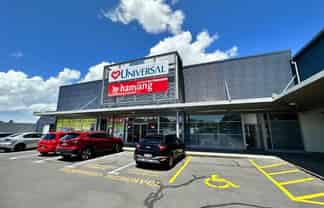 RETAIL SPACE WITH AMPLE PARKING
