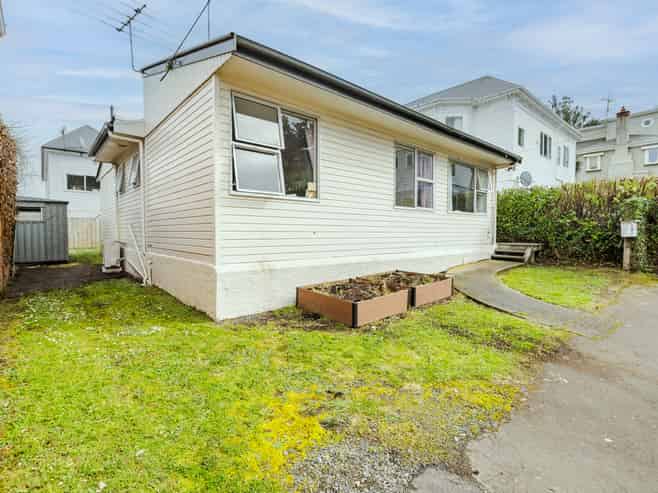 37 Carlyle Street, North Dunedin