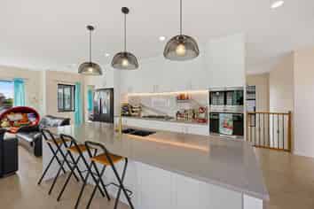 102 Thomas Road, Flat Bush