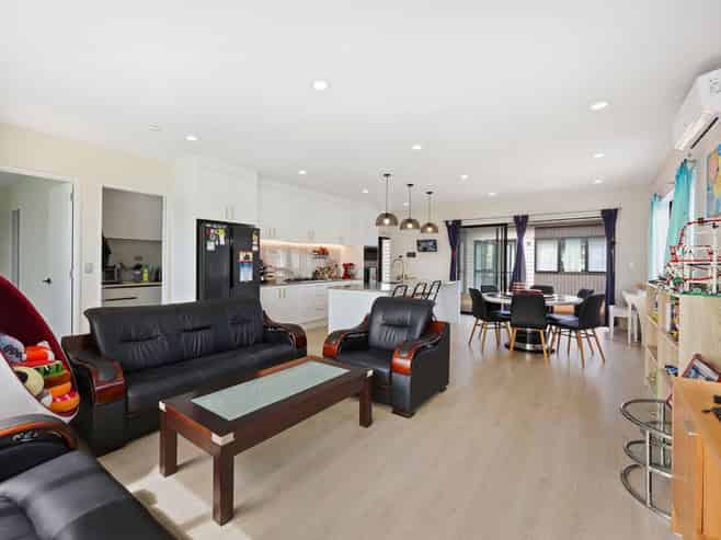 102 Thomas Road, Flat Bush