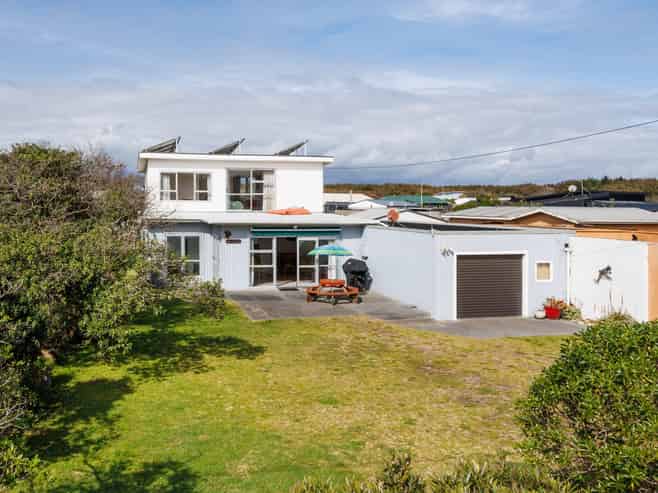 31 Hunia Terrace, Himatangi Beach