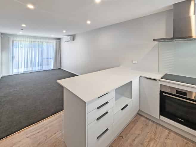 B/44 Marion Street, Silverstream