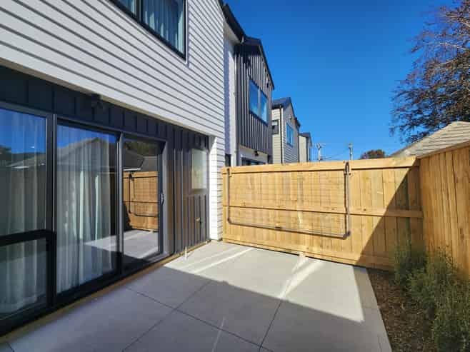B/44 Marion Street, Silverstream