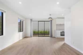 42b  Palmer Crescent, Silverstream