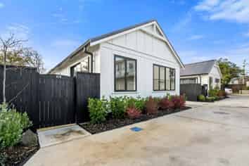 42b  Palmer Crescent, Silverstream