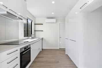 42b  Palmer Crescent, Silverstream