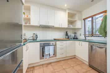 23/92 Bush road, Albany