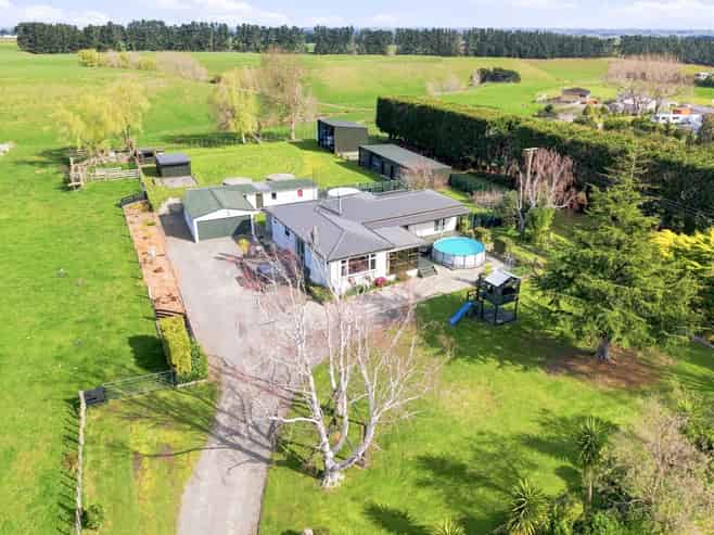 2139 State Highway 3, Sanson