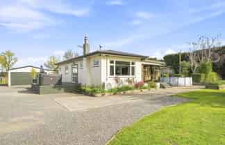 2139 State Highway 3, Sanson