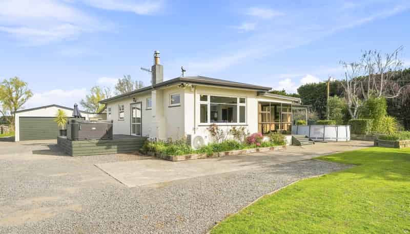 2139 State Highway 3, Sanson