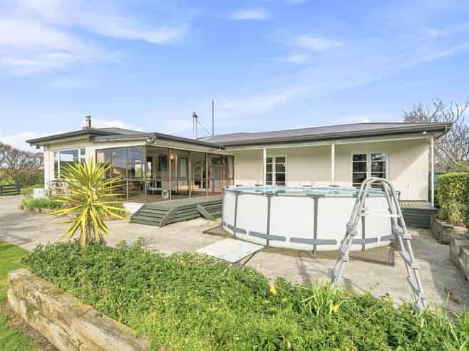 2139 State Highway 3, Sanson