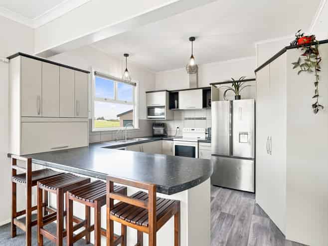 2139 State Highway 3, Sanson